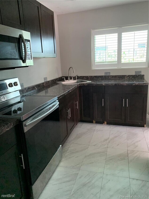 Foto del edificio - 2 br, 1 bath House - 8101 Harding Ave