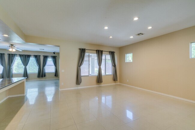 Foto del edificio - Fabulous Stallion Mountain Single Story