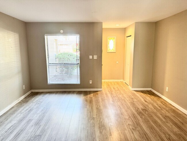 Foto del edificio - Stunning 2 Bedroom/2 Bath town-home in North Phoenix!