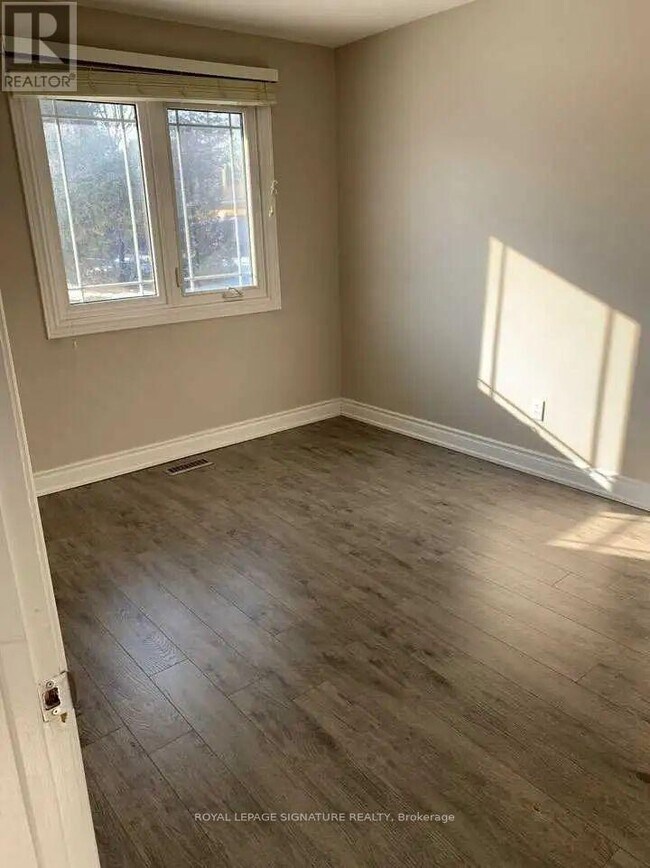 Photo du bâtiment - 438 Bonita Crescent