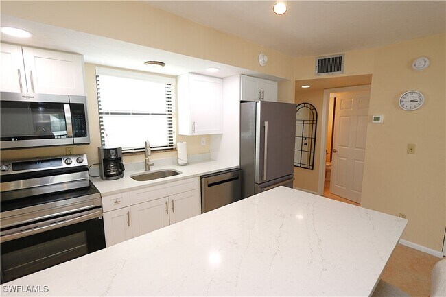 Building Photo - 1023 Anglers Cove