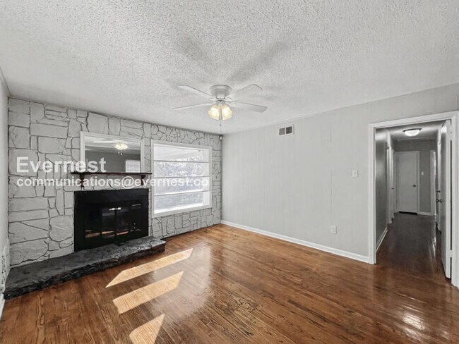 Foto del edificio - 3484 Naylor Dr