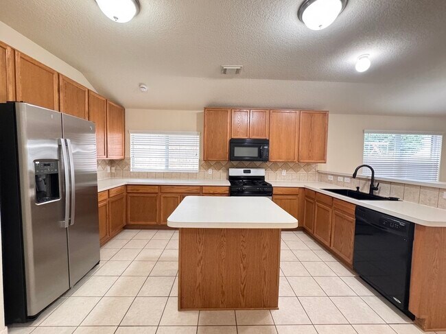Building Photo - 17327 Shadow Ledge Dr