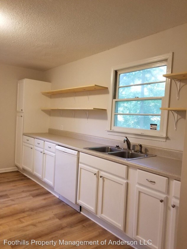 Foto del edificio - 3 br, 1 bath House - 124 Brown Street