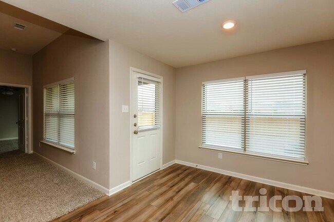 Building Photo - 300 Micah Ln