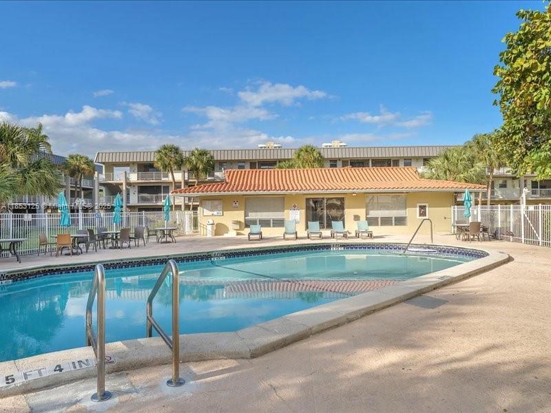 Foto principal - 300 Layne Blvd