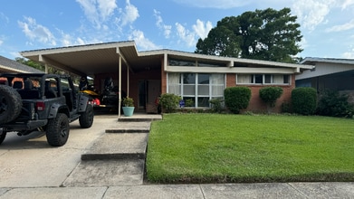 Building Photo - 228 Topaz St