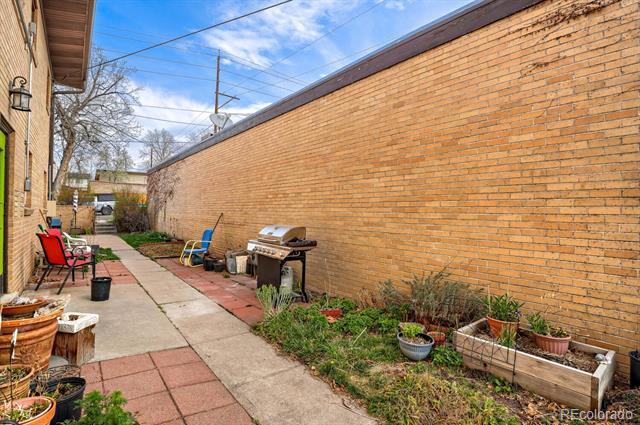 Building Photo - 422 S Clarkson St