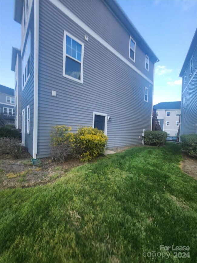 Foto del edificio - 8513 Sharonbrook Dr