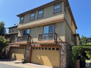 Building Photo - 726 El Paseo Cir