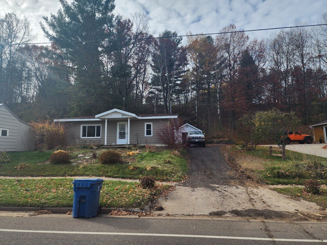 Primary Photo - 115 Tonnar St S