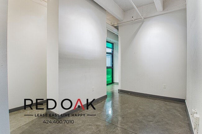 Building Photo - 430 S Broadway