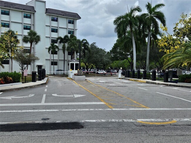 Foto del edificio - 1101 River Reach Dr