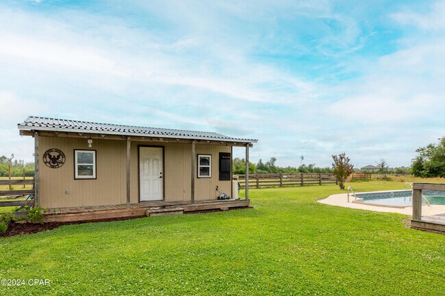 Foto del edificio - 5024 Pinetree Rd