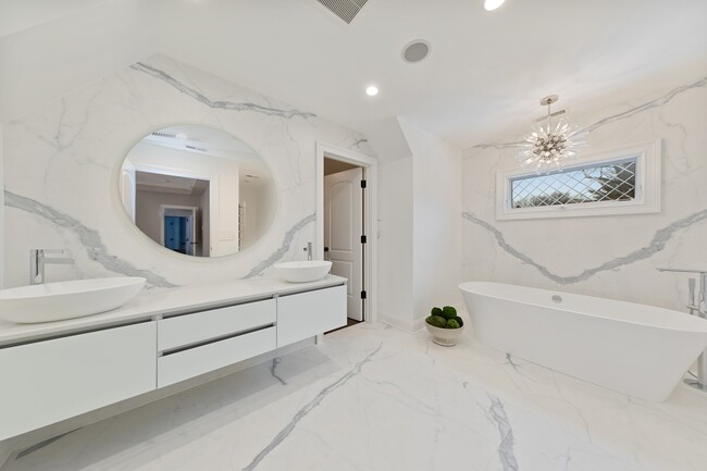 Foto del edificio - 744 W 6th St