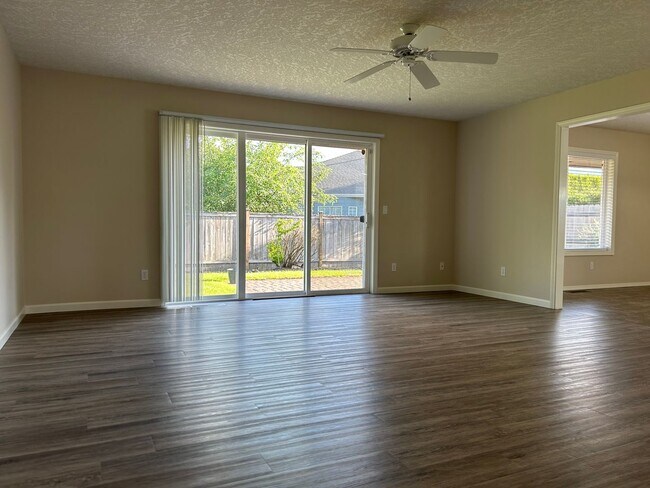 Foto del edificio - Beautiful Single Family Home in N. Keizer