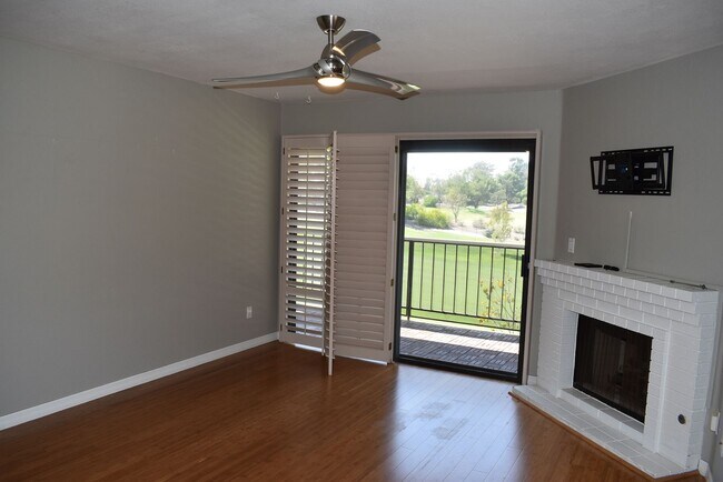 Foto del edificio - 2 Bedroom Condo in Rancho Bernardo with Golf Course Views