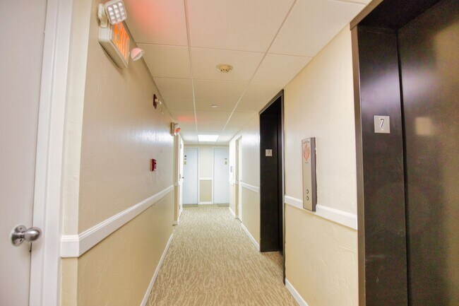 Foto del edificio - Seasonal Short-Term 2-Bedroom 2-Bathroom C...