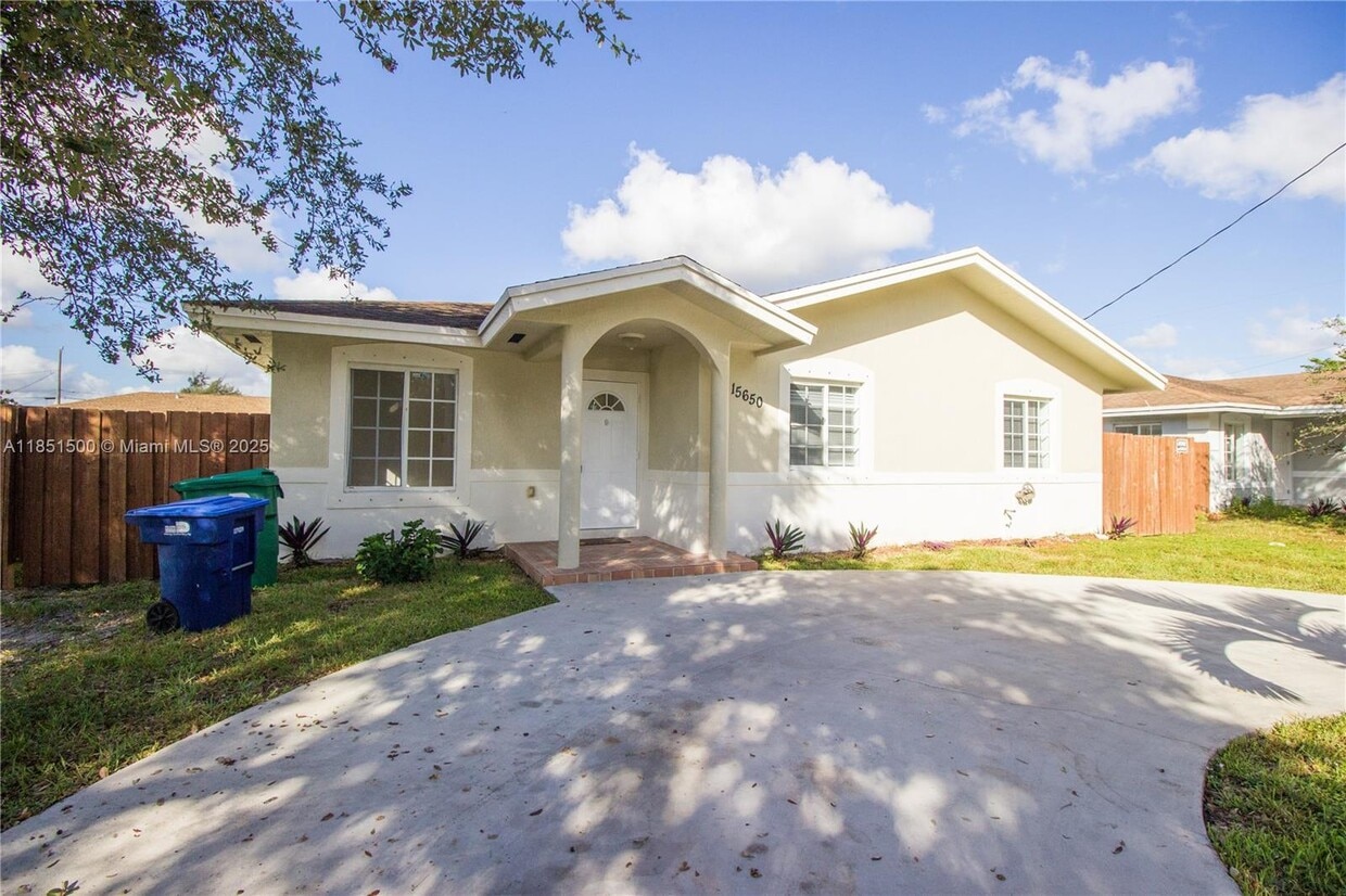 Primary Photo - 15650 NW 39th Ct