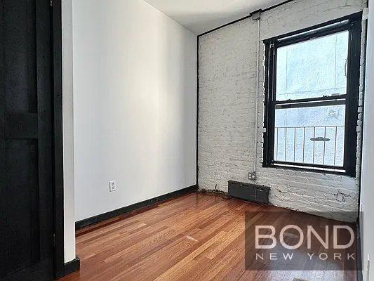 Building Photo - 520 E 14th St