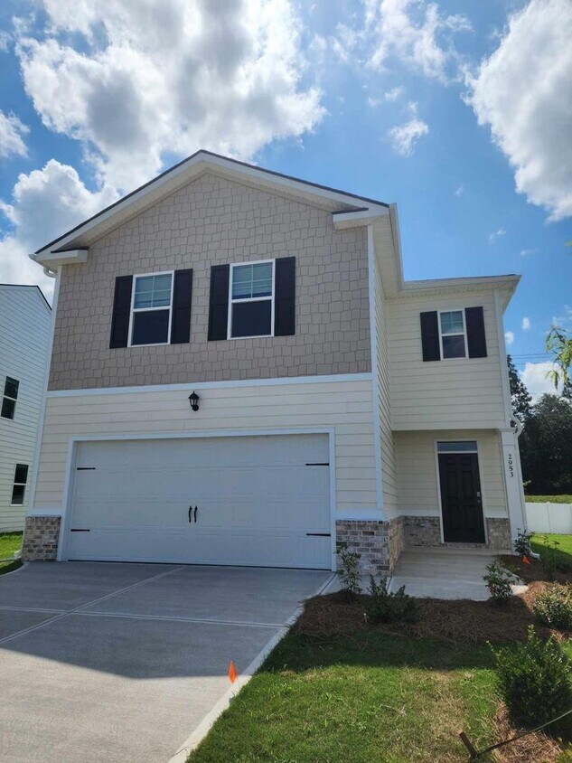 Primary Photo - Beautiful Home 4 Bedroom 2.5 Bath
