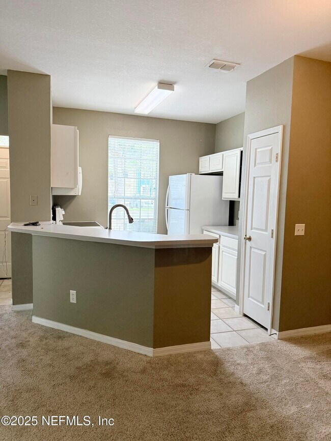 Building Photo - 13703 Richmond Park Dr N