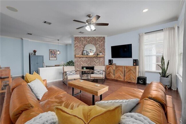 Foto del edificio - 1705 Azalea Dr