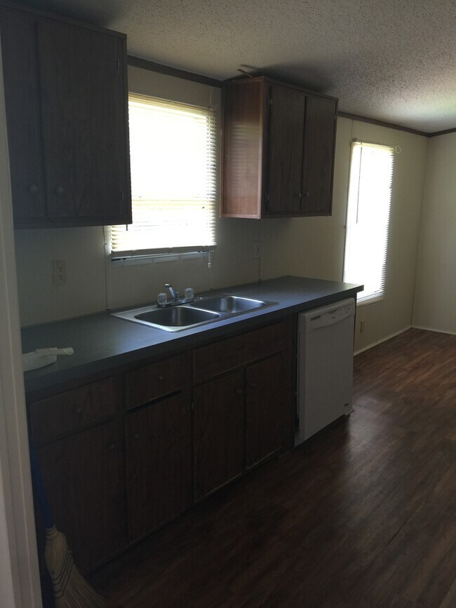 Foto del edificio - 3 Bedroom and 2 Bathroom Mobile home in th...