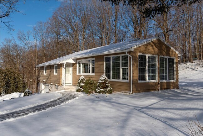 Foto del edificio - 63 Higby Rd