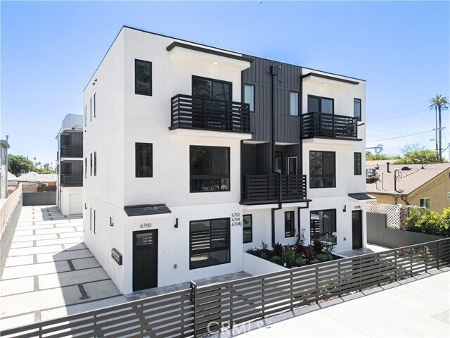 Foto del edificio - 6702 Kester Ave