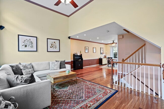 Building Photo - 2442 Garnett Dr