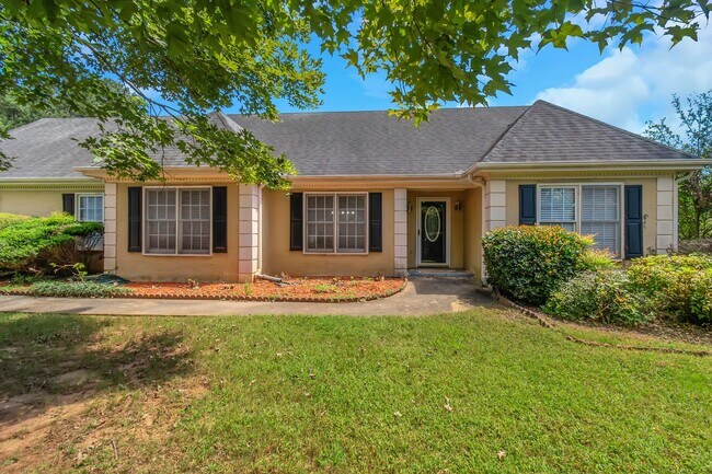 Building Photo - Don’t Miss This Beautiful 4BR/2BA Home wit...