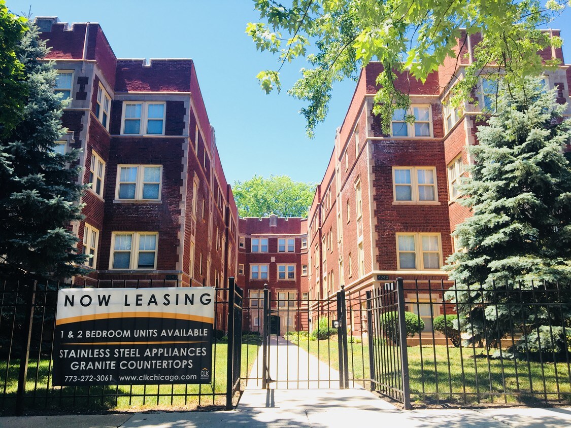 Primary Photo - 4740 S Greenwood Ave
