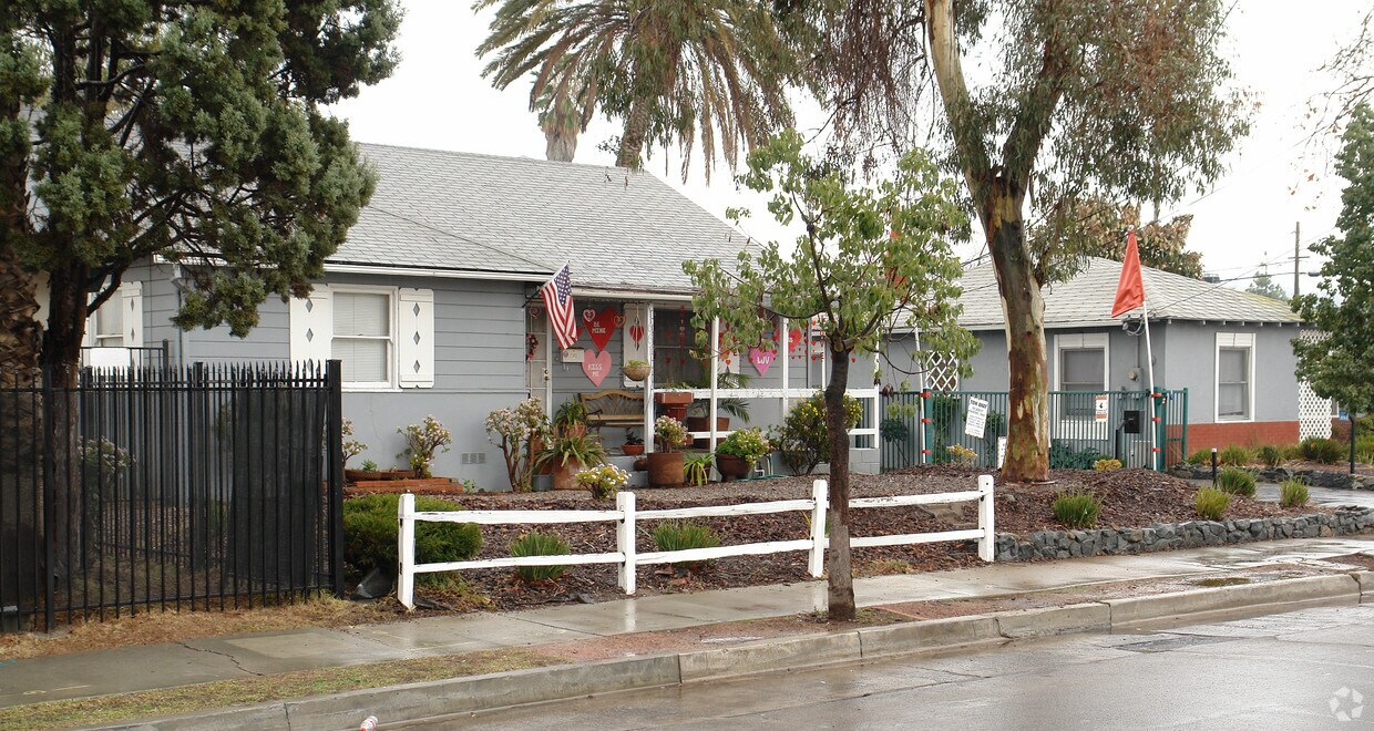 Building Photo - Oasis Del Sol fka Griffin Apartments