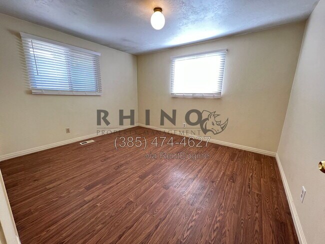 Building Photo - 778 E Enchanted Dr