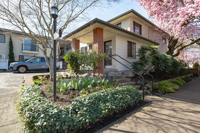 Foto del edificio - Inviting Irvington Flat with Timeless Appeal!
