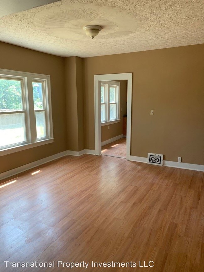 Building Photo - 2 br, 1 bath Apartment - 13436 Hartford Ave.