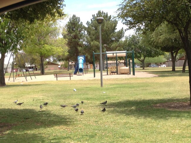 Foto del edificio - 633 W Southern Ave