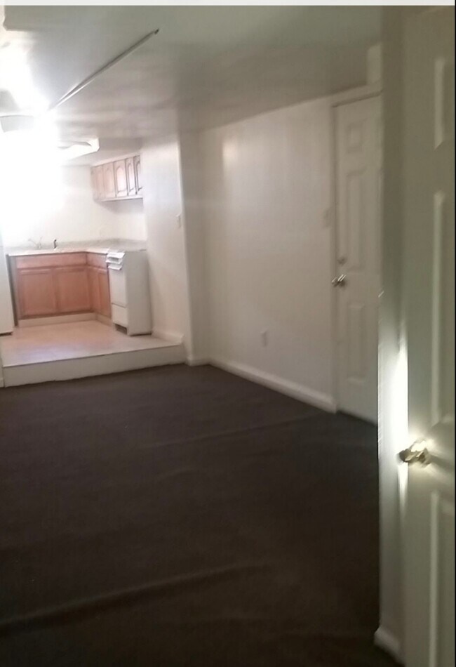 Building Photo - 2031 S 68th St