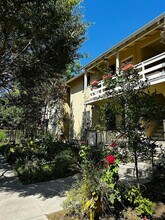 Building Photo - 507 E Maple St