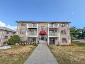 Building Photo - 28 Kenmar Dr
