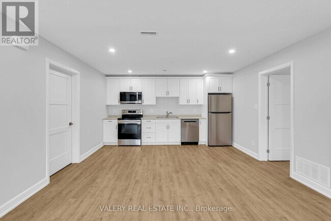 Building Photo - 11B - 600 SECOND STREET E