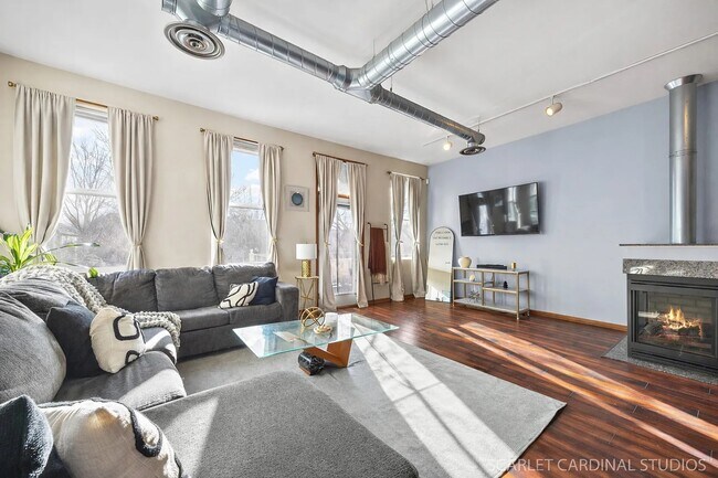 Foto del edificio - 1696 Simms St