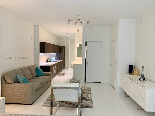 Building Photo - 851 NE 1st Ave