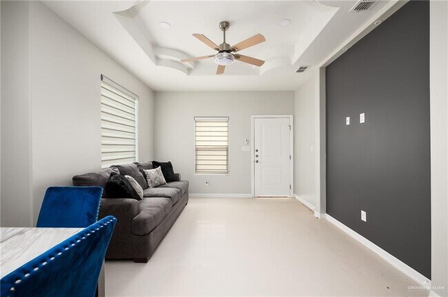 Foto del edificio - 204 W Rutherford Ave
