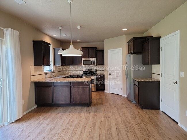 Building Photo - 533 Jordan Ln