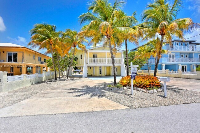 Building Photo - 184 Bahama Ave