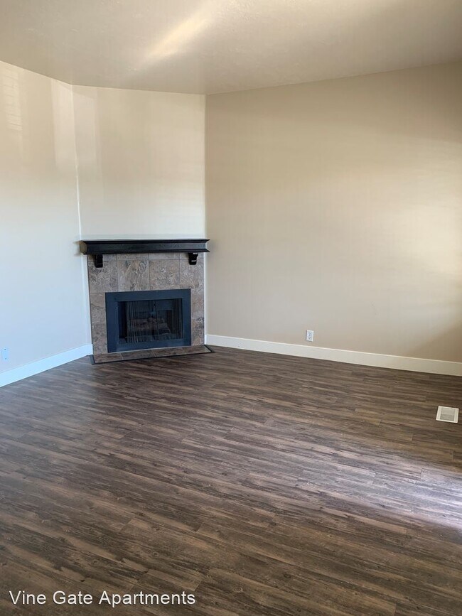 Building Photo - 6140 Vine Park Dr