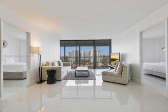 Building Photo - 3701 N Country Club Dr