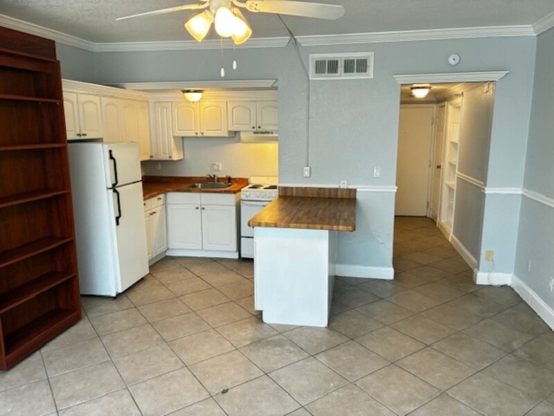Primary Photo - 311 W Ashley St